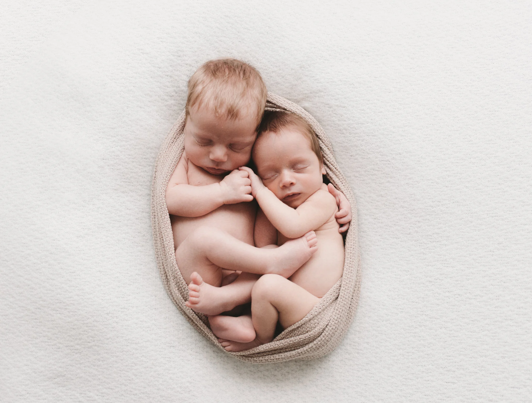 East Melbourne simple natural light newborn Photographer-13.jpg