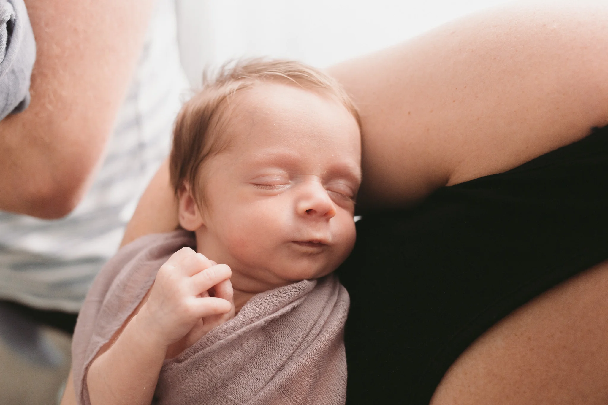 East Melbourne simple natural light newborn Photographer-17.jpg