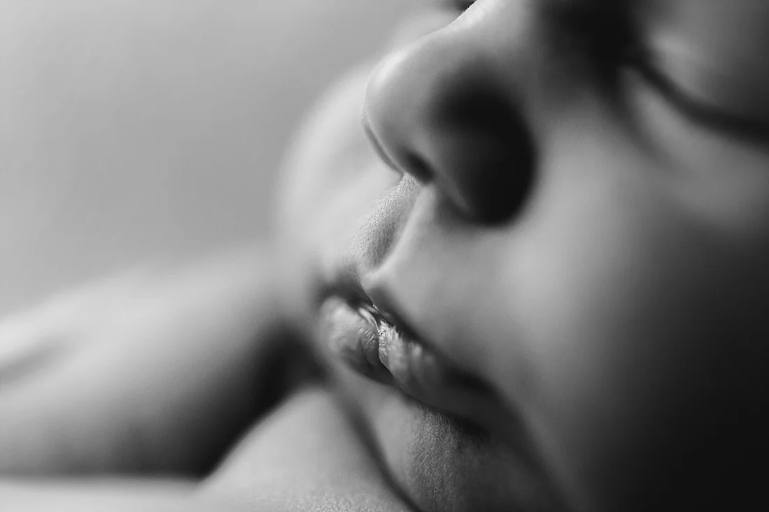 Point Cook Simple Natural Newborn Photographer-15.jpg