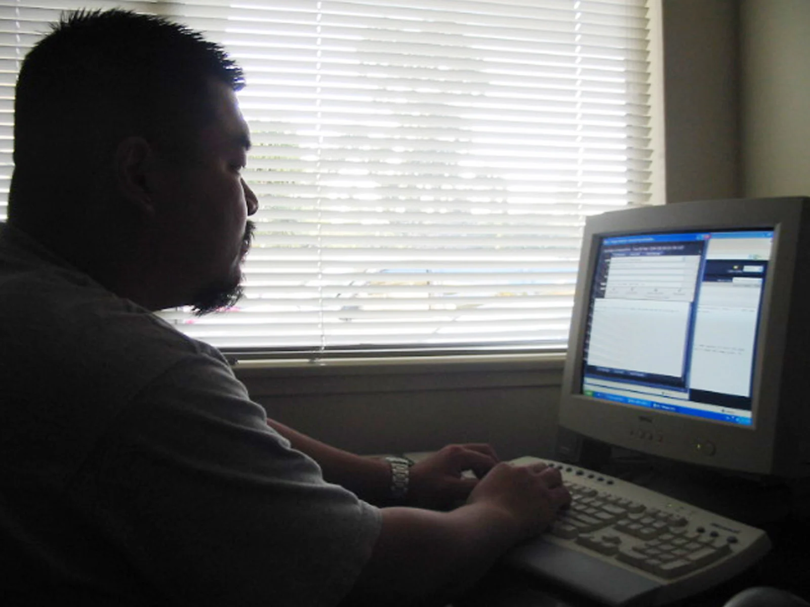 Back in 2004. Look at that tiny monitor! I can’t believe I could reply back to my clients on such a small screen.