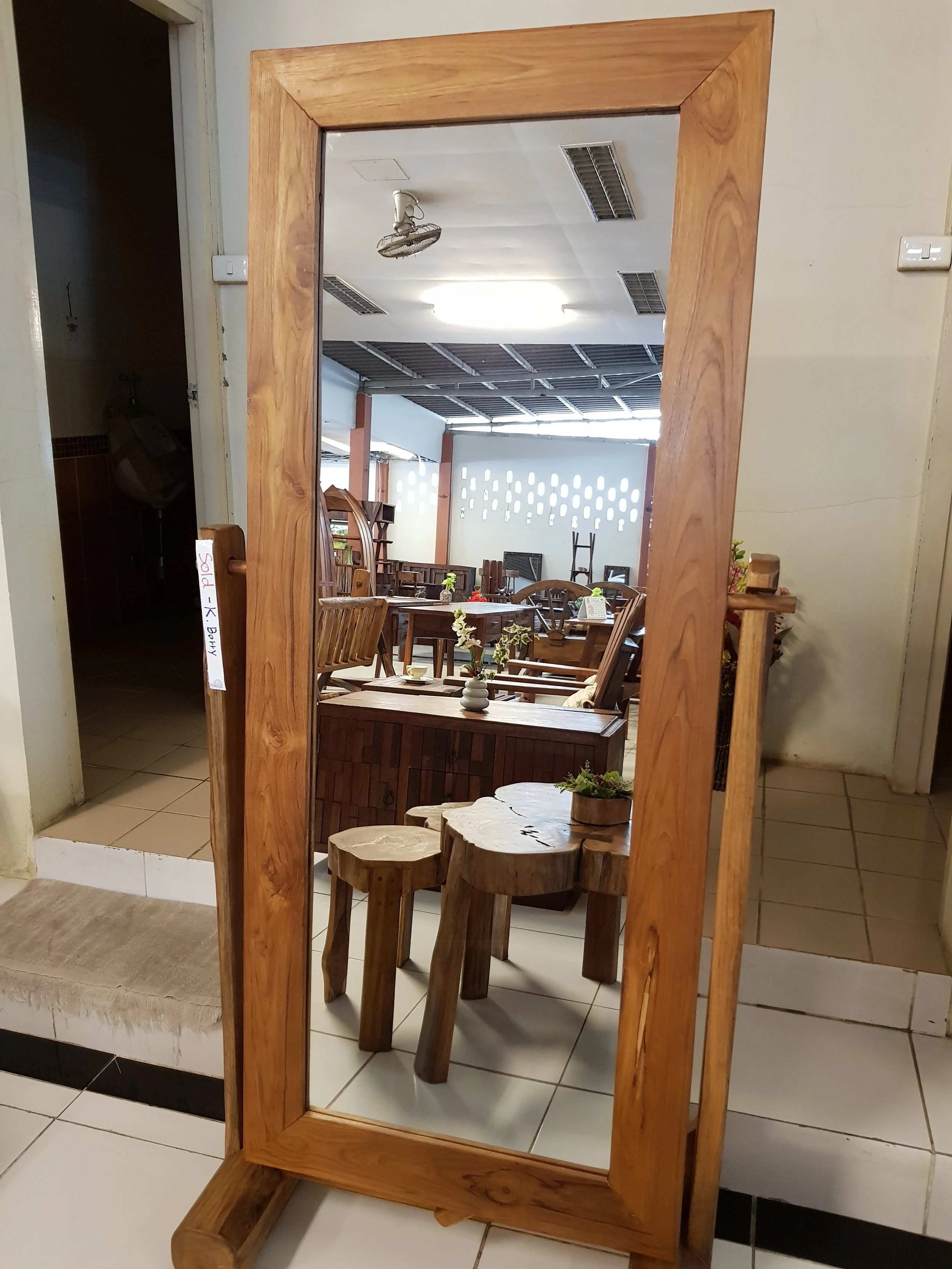 Standing mirror $795  dimensionsheight: 1700mm Width: 800mm depth: 400mm