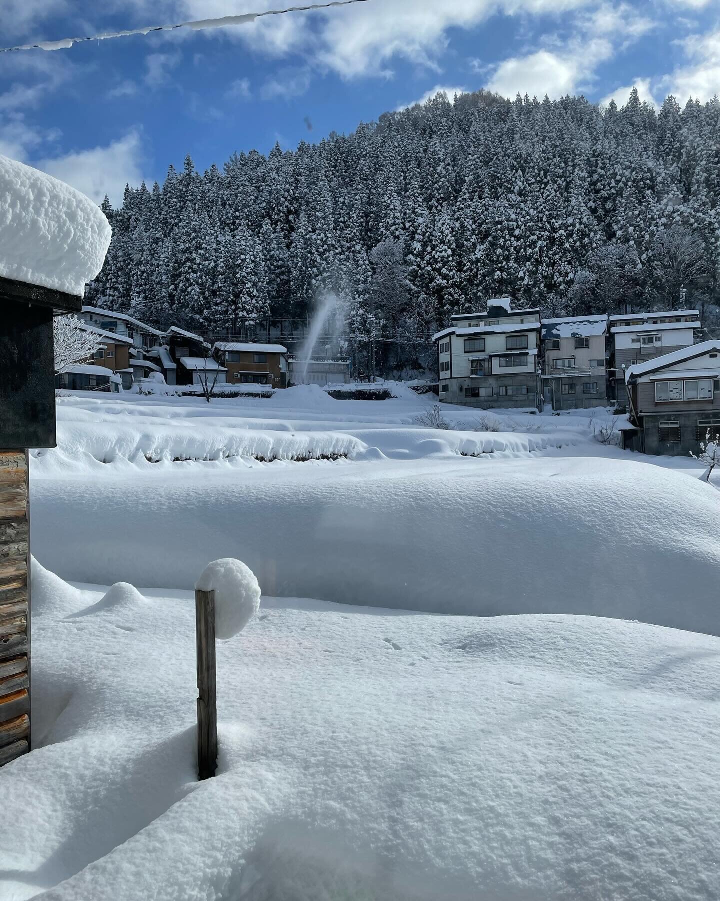 White Christmas 🎅 🎄 in Nozawa Onsen. We wish you all a Merry Christmas and hope you are enjoying your time with Family and friends&hellip;

Today we serve our famous Hot Gl&uuml;hwein to start off the Christmas celebrations

Tomorrow Monday the Aka