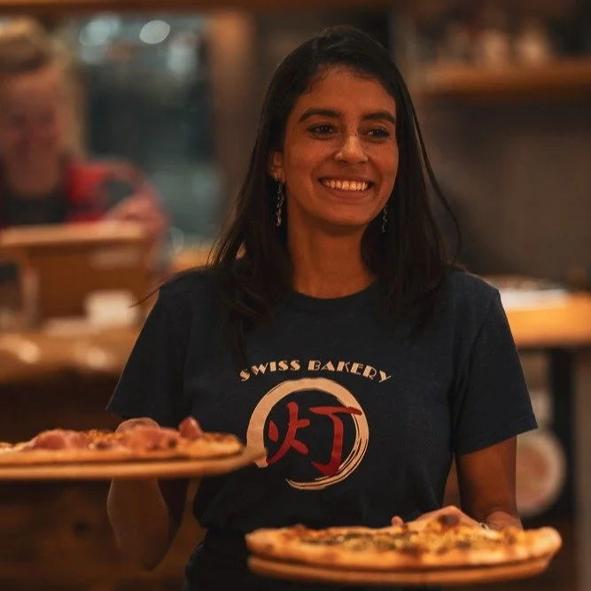 The snow is officially back in town! ❄️✨ and so are our Pizza delivery drivers. After a long day on the slope it&rsquo;s the perfect weather for a hot Italian-style pizza. 🍕

Come hang out with us at the restaurant to warm up, have a Gl&uuml;hwein o