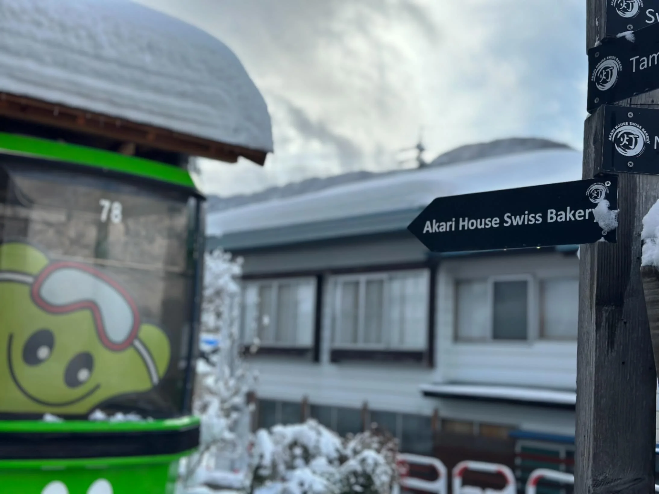 Good Morning! 
Next week we will be open on Monday from 7am&minus;8pm and closed all day Tuesday for the public holiday.
 See you soon 😃

営業時間変更のお知らせ
おはようございます！　

通常は月曜日が定休日ですが、成人の日(祝日)のため営業します☺️

【営業時間】

月曜日(祝日) :  7:00-20:00
火曜日　: お休み　　

皆様のご来店お待ち