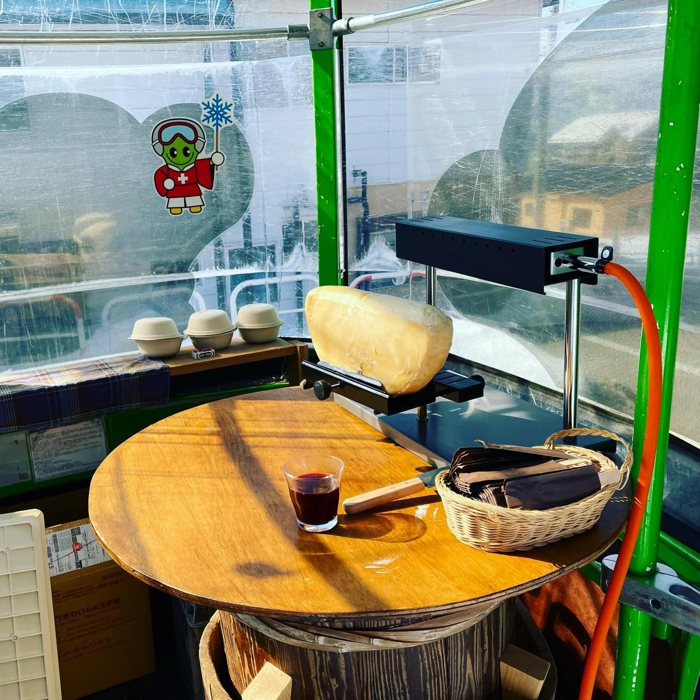 🇨🇭Raclette Cheese Party🧀

Join our Swiss Party at Akari
13th Feb 3pm-6pm find out Naski Gondola 🚠 
Melty Raclette cheese and warm glass of Gl&uuml;hwein will be served with love tomorrow afternoon 
Feel the perfect taste of Swiss Winter in Japan 