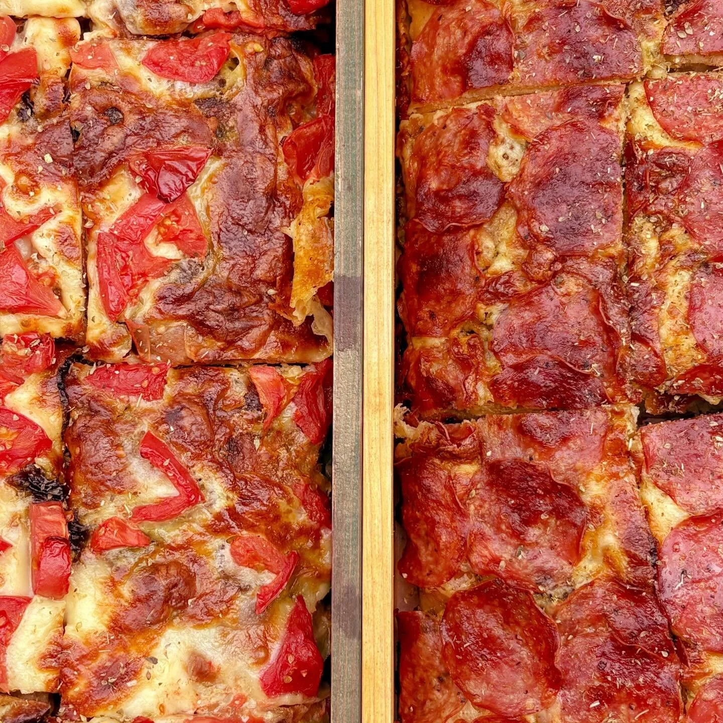 朝市&amp;マルシェ限定の大人気フォカッチャ

生地から焼き上げたふわふわのフォカッチャと具沢山のトッピングをお楽しみいただけます！

ゴールデンウィークの朝市は終了してしまいましたが、明日朝9時より道の駅野沢温泉マルシェに出店いたします
ぜひ遊びに来てくださいね🍅

Everyone&rsquo;s Favorite &ldquo;Focaccia&rdquo;, only sold at the morning market and marche!

Homemade fluffy br