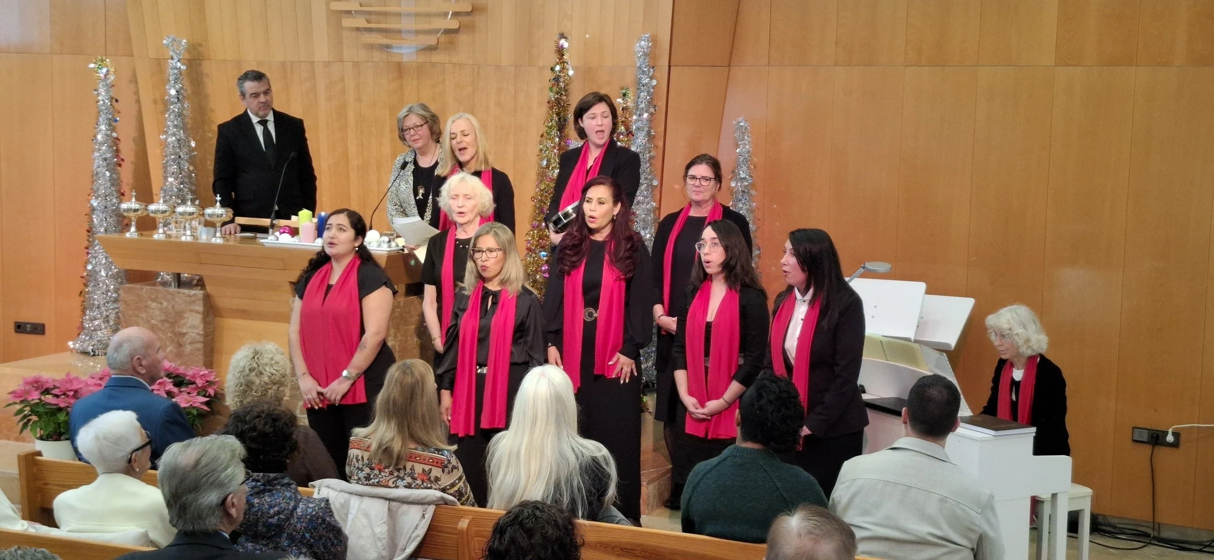 Servicio Divino musical en español