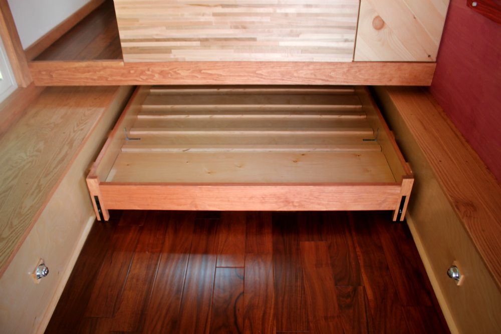 Whirly_TinyHouse_Int_3.png