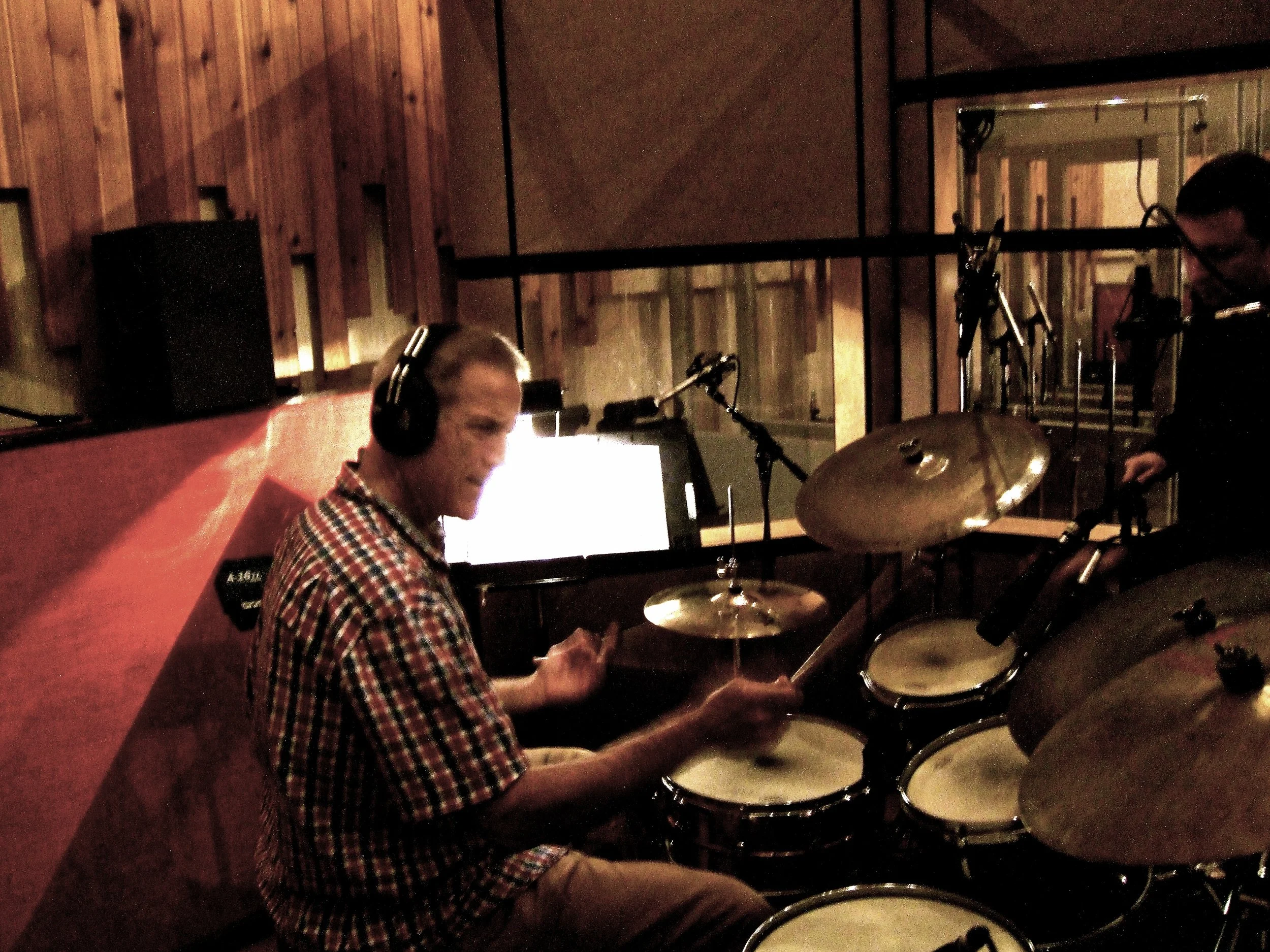 Scott Neumann bending light waves with his paradiddles, pataflaflas and ratamacues.
