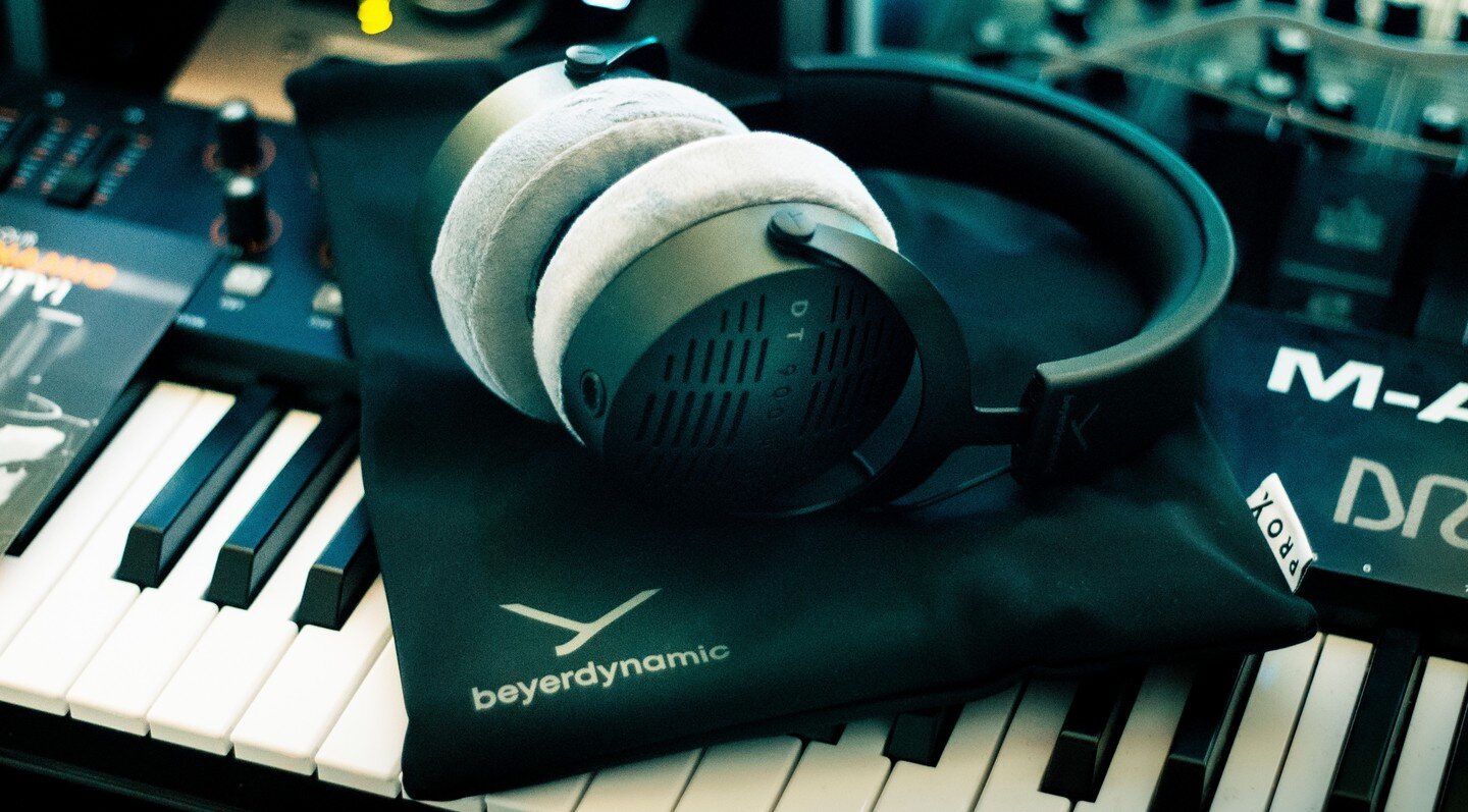 New @beyerdynamic DT 900 Pro X headphones arrived. Feel gorgeous, sonic transparency sits well and feel comfortable with the neutral-sounding balance and character. I was not paid for this, just very impressed. Now to finish some Drum and Bass.
*
*
#