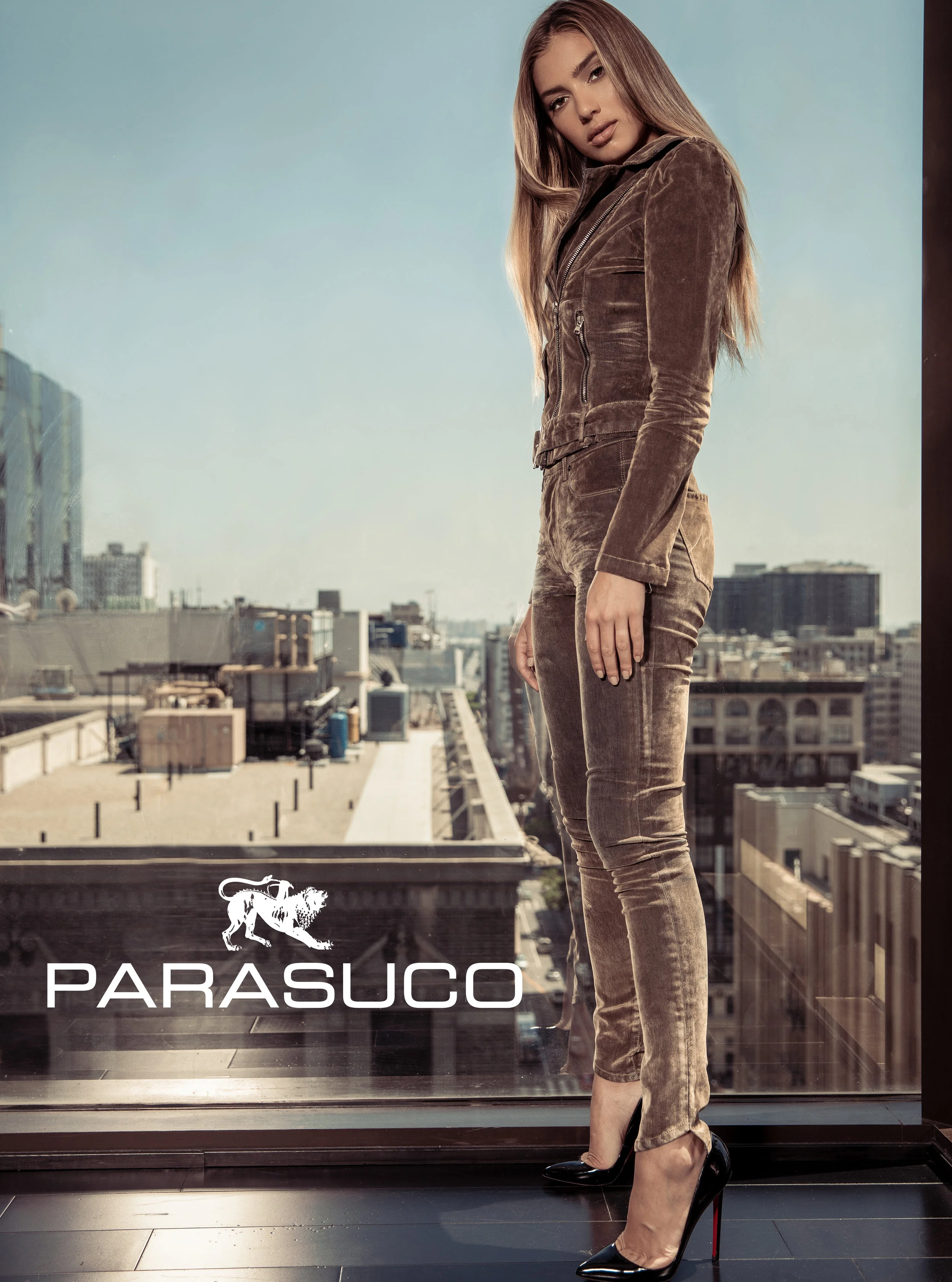 0W9A9017-Modifier with logo.jpg