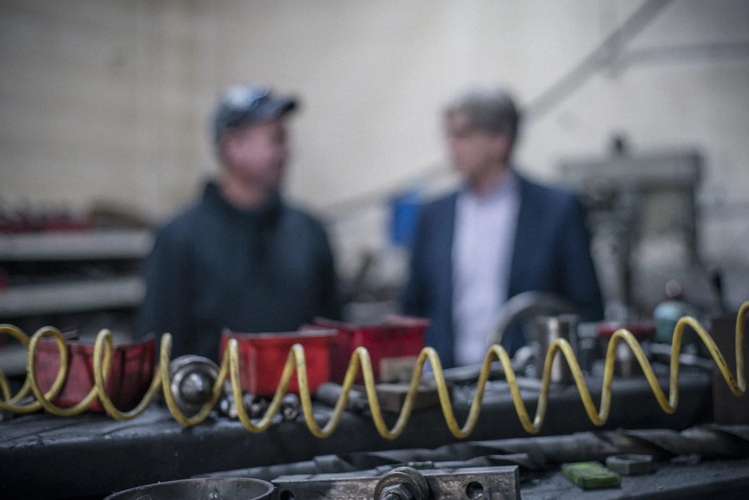 Business owner talking with an employee in a shop, from Martin Holland of Anneal Business Coaching's article "How to Prevent Embezzlement from Ruining Lives.
