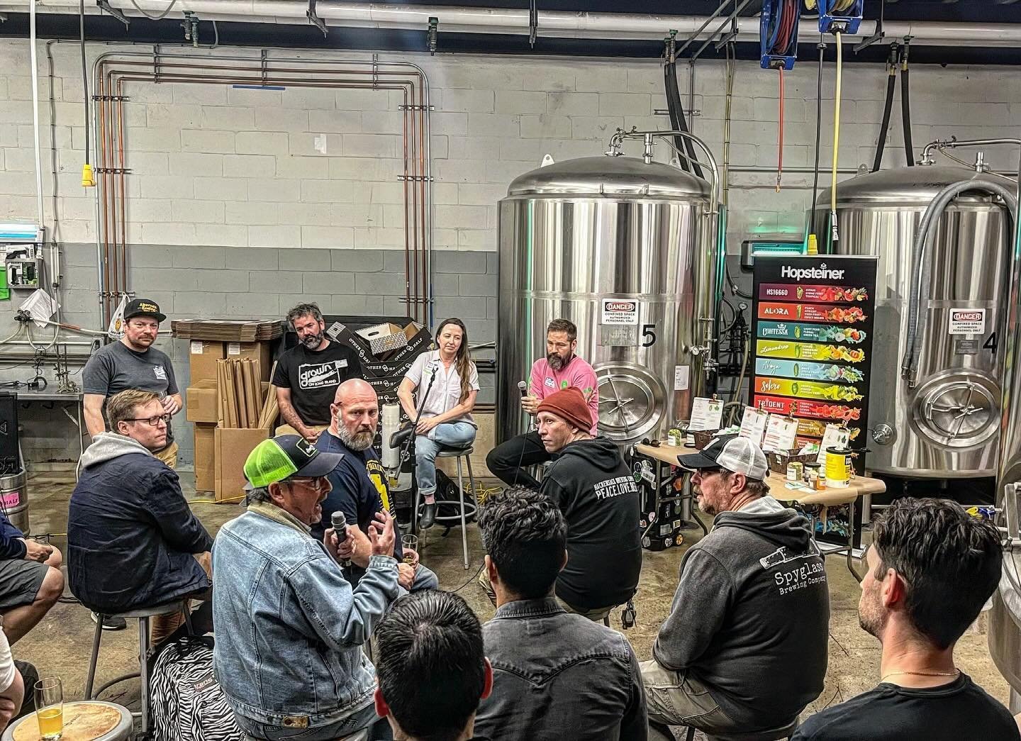 Excelente reuni&oacute;n de la @mbaa_ny sobre wet hop en @otherhalfnyc 🍻🍻
.
.
.
.
#beer #nyc #ny #cerveza #brewery #brewer
