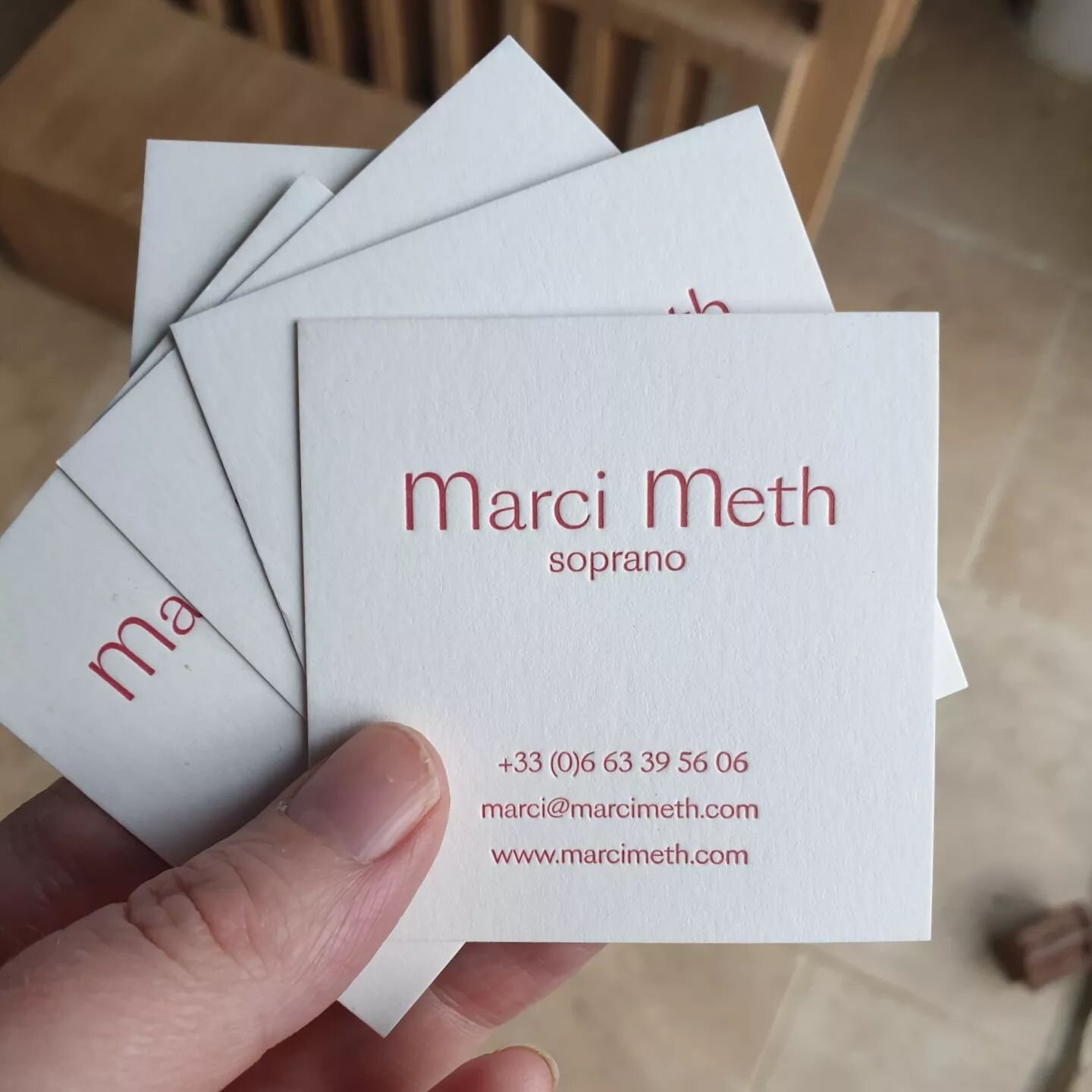 BUSINESS CARDS PRINTING

We have had a few enquiries recently as to whether we are still printing business cards,

The answer is : Y E S 

Sharing an old favourite of mine, a really classic design that shows off the letterpress print process perfectl