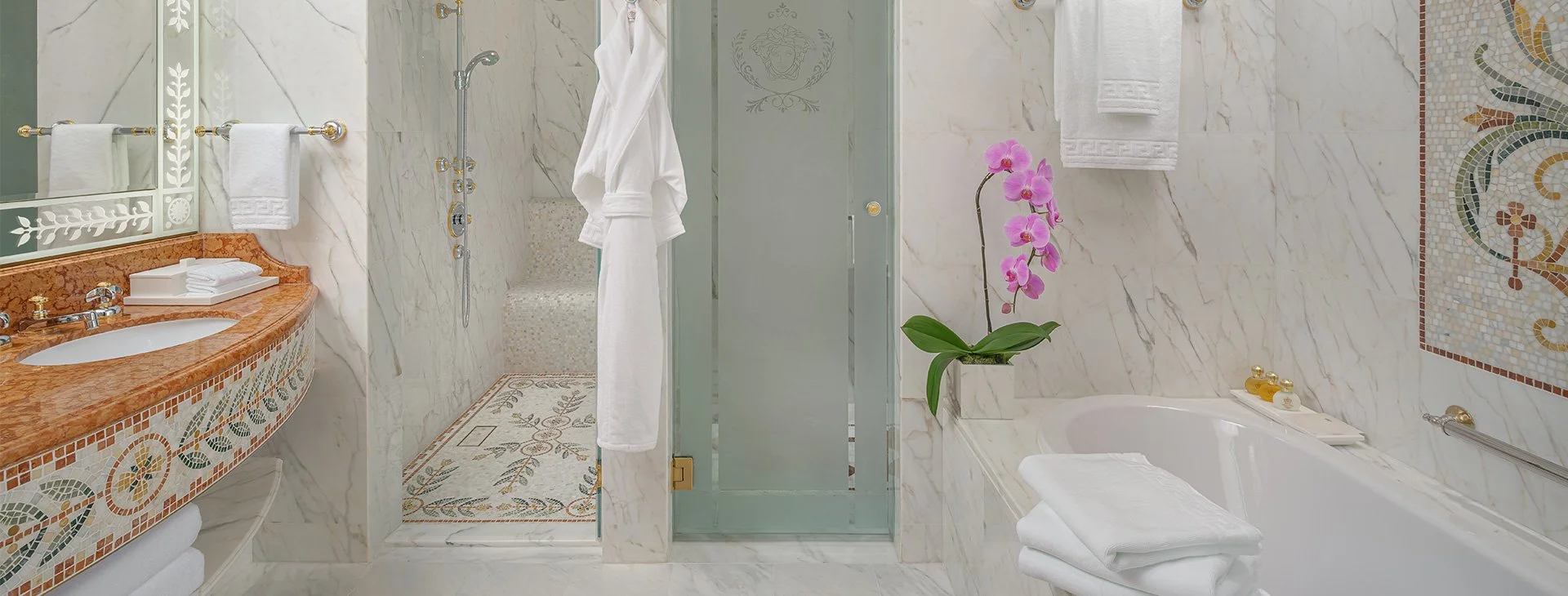 pvm-room-bathroom-hero-dt.jpg