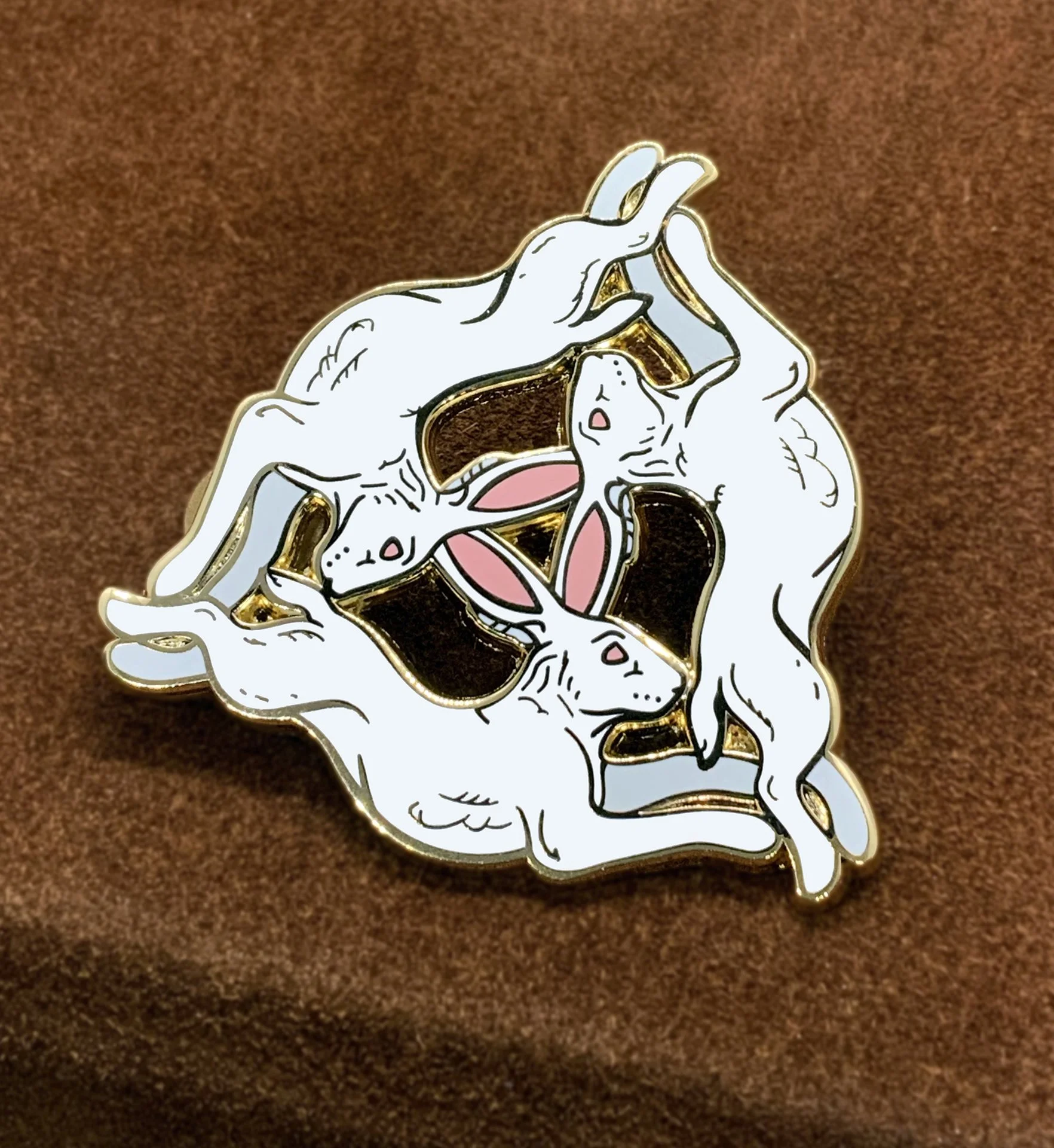 Tinner's Rabbits White2 BG2024.jpg