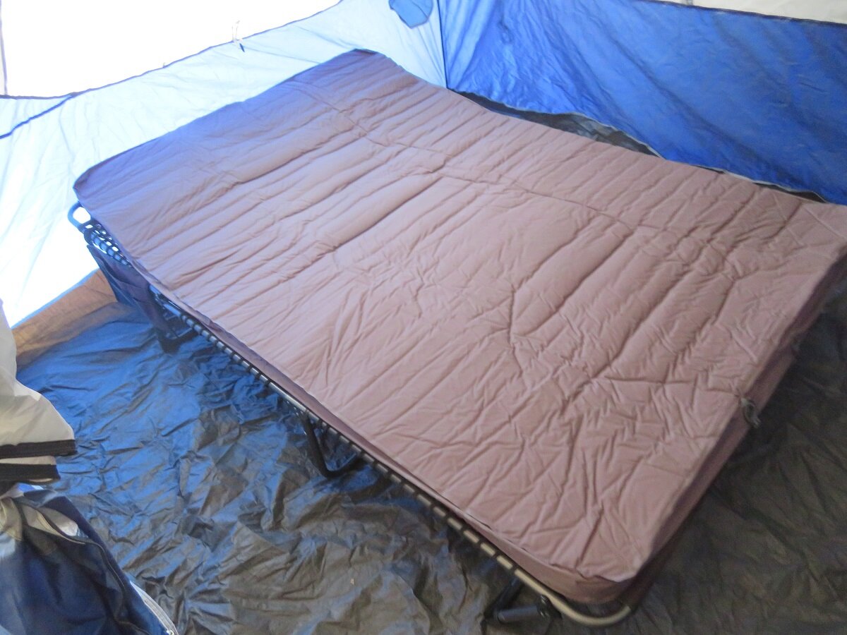 Cots with sleeping pads