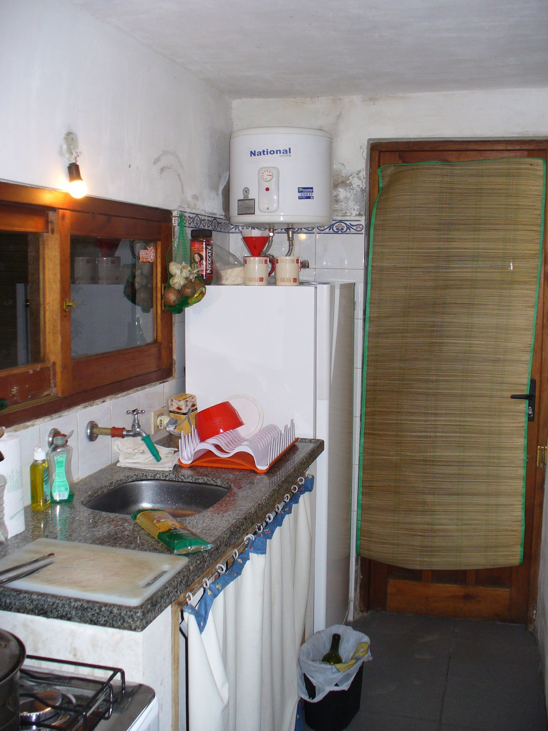 uru piri apto kitchen.jpg