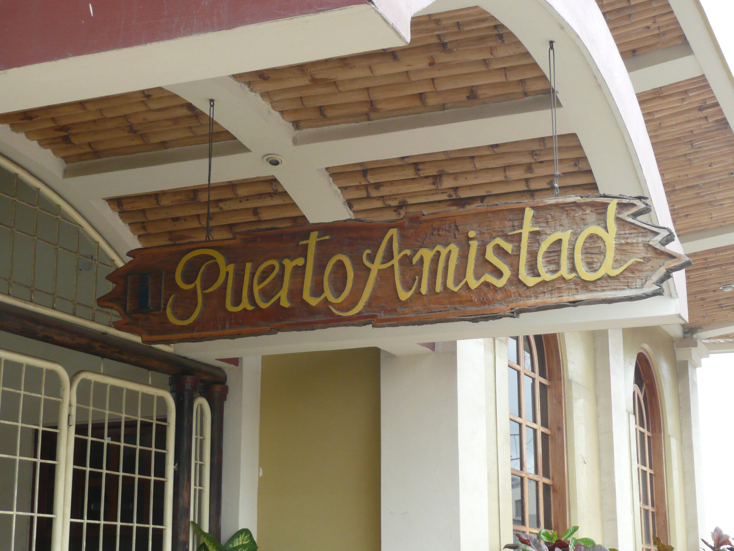 Puerto Amistad entrance