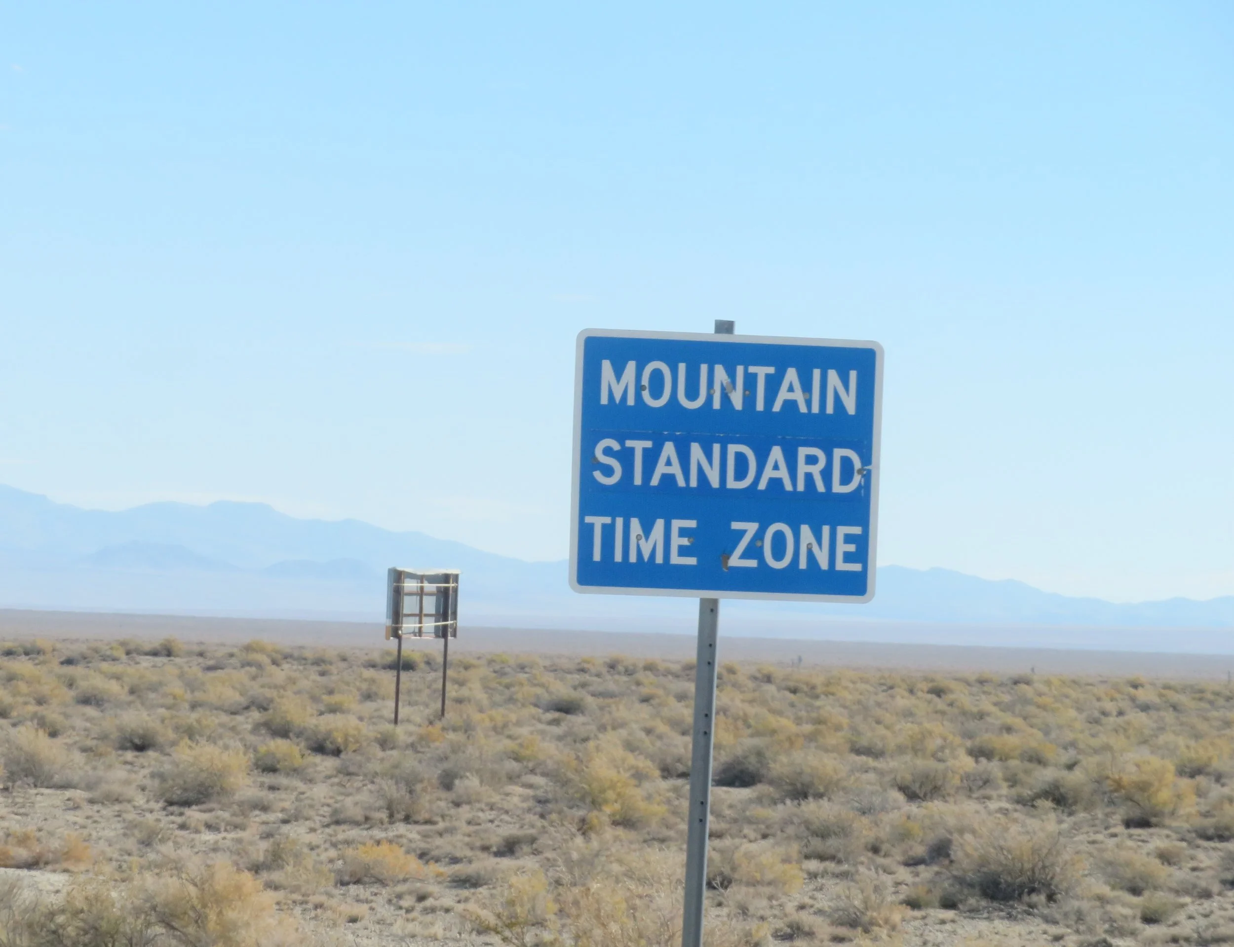 Utah_Mountain standard time zone sign.JPG