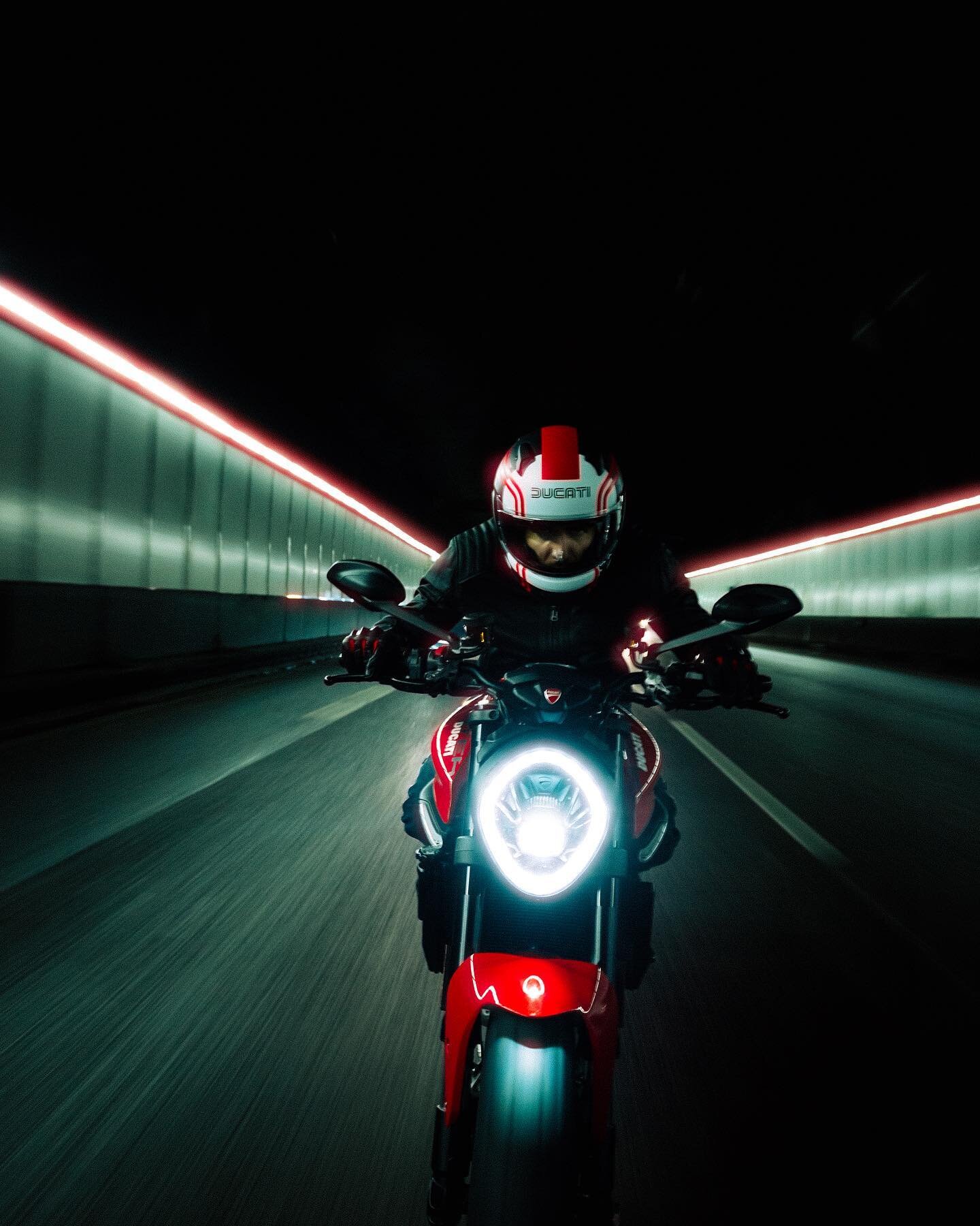 &bull; Endless tunnels &bull; w/ @maxi_iglesias @ducatiesp

📸🙏🏼🎥 crew @mozzoboy @israeldelago 

 #ducati #ducatimonster #justfun #monster #red #madrid #caferacersofinstagram #caferacerxxx #readmeta #meta #future #caferacerporn #ifyouleavestagram 