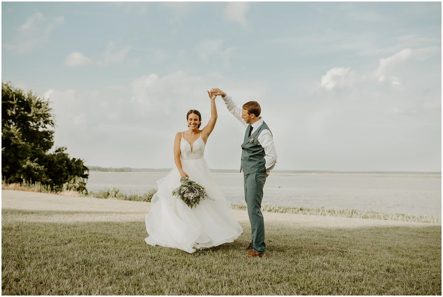 Hannah_Baldwin_Photography_Cousiac_Manor_Wedding_Rustic_Intimate_0266.jpg