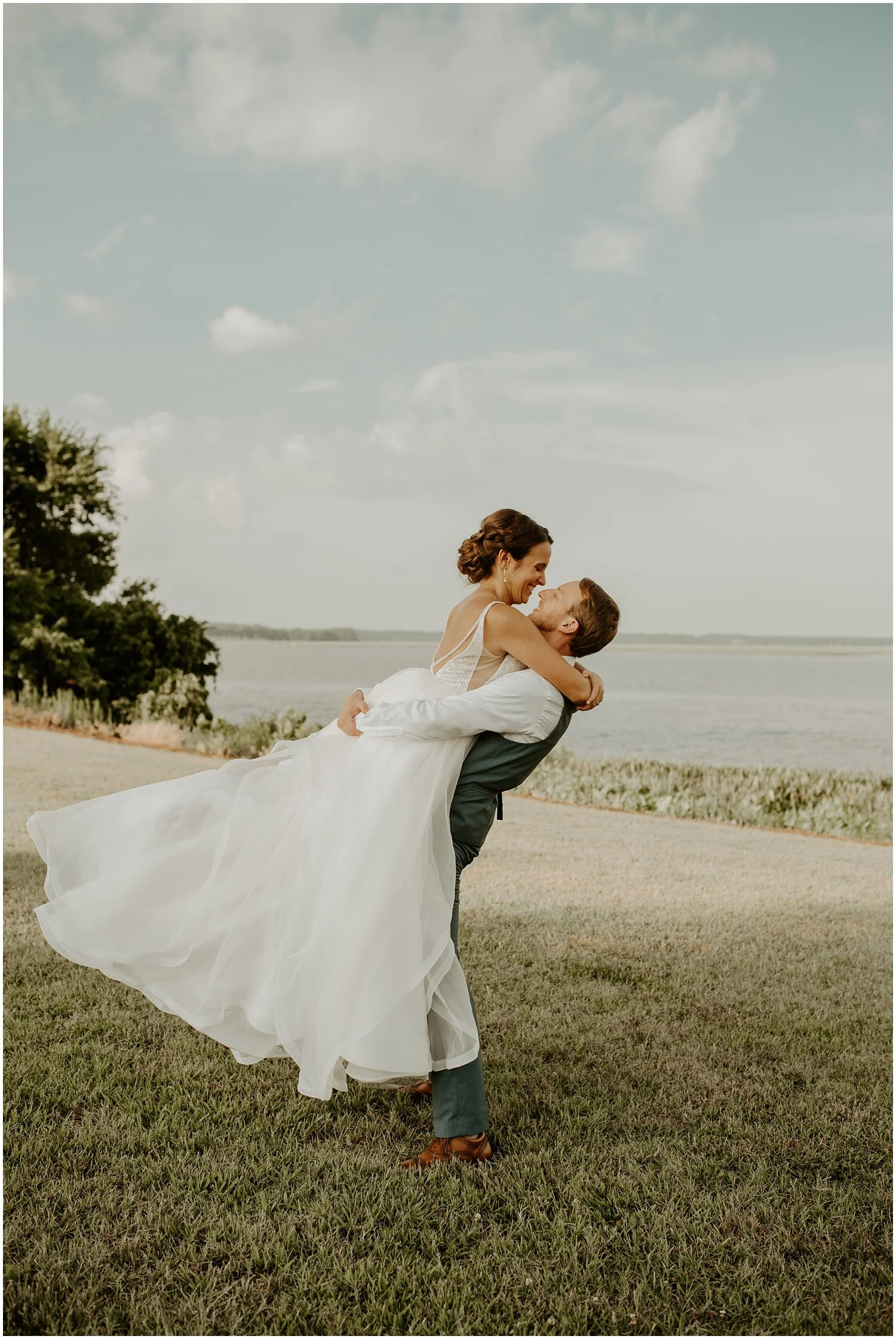 Hannah_Baldwin_Photography_Cousiac_Manor_Wedding_Rustic_Intimate_0268.jpg