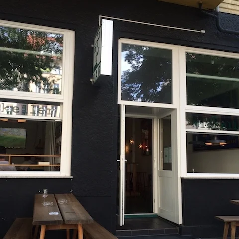 Momono・MIKKELLER BAR BERLIN外のテラス
