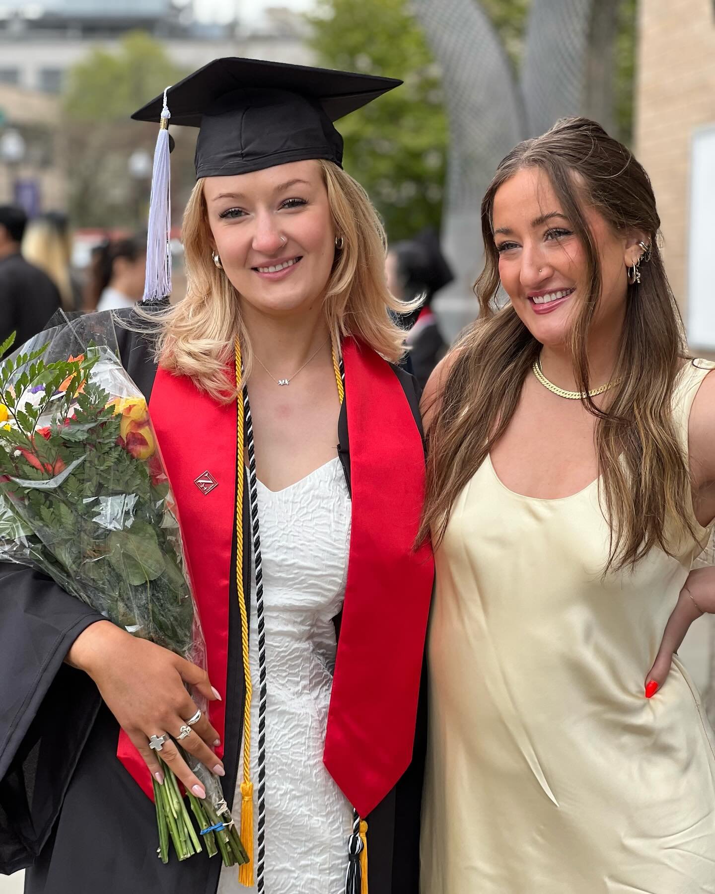 CONGRATULATIONS 🎈🥳💕🤩 dearest @harrietrovniak ❣️❣️❣️ I&rsquo;m one blessed mama 🙏 @mlrovv 
#congratulations #soblessed #collegegrads #watchoutworld