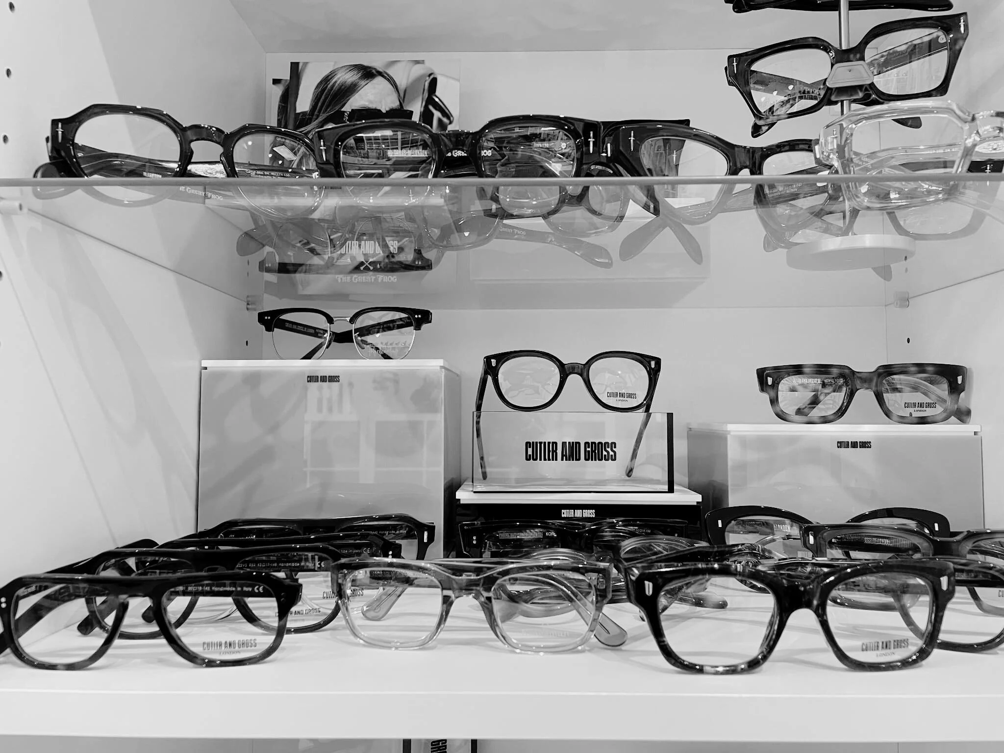 Mass-Produced vs Handmade Glasses: What’s the Difference?
