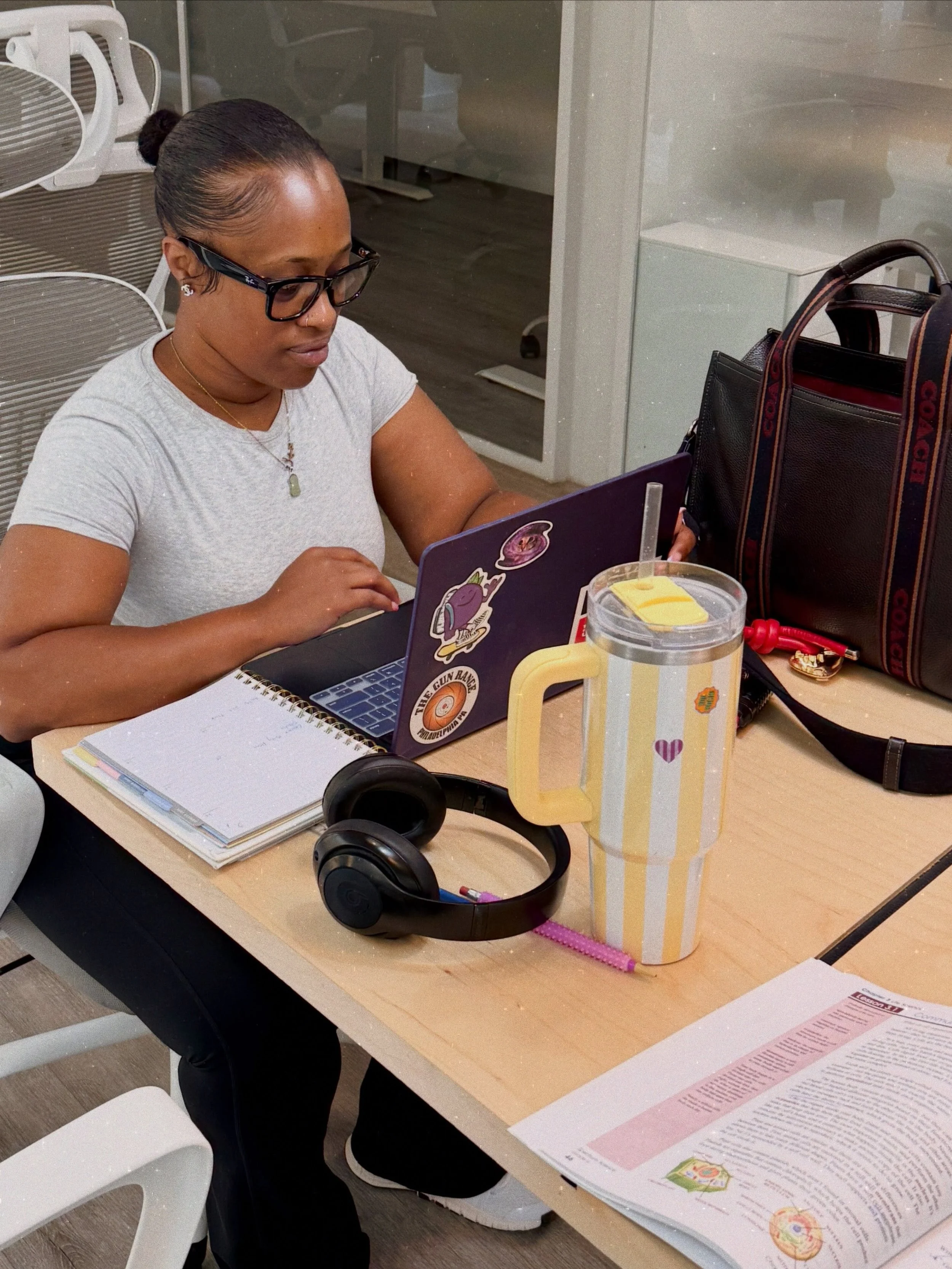 A productive day of rest &amp; play 👩🏾&zwj;💻📓🎒📚

@billypennstudios 
@bean2beancoffeeco