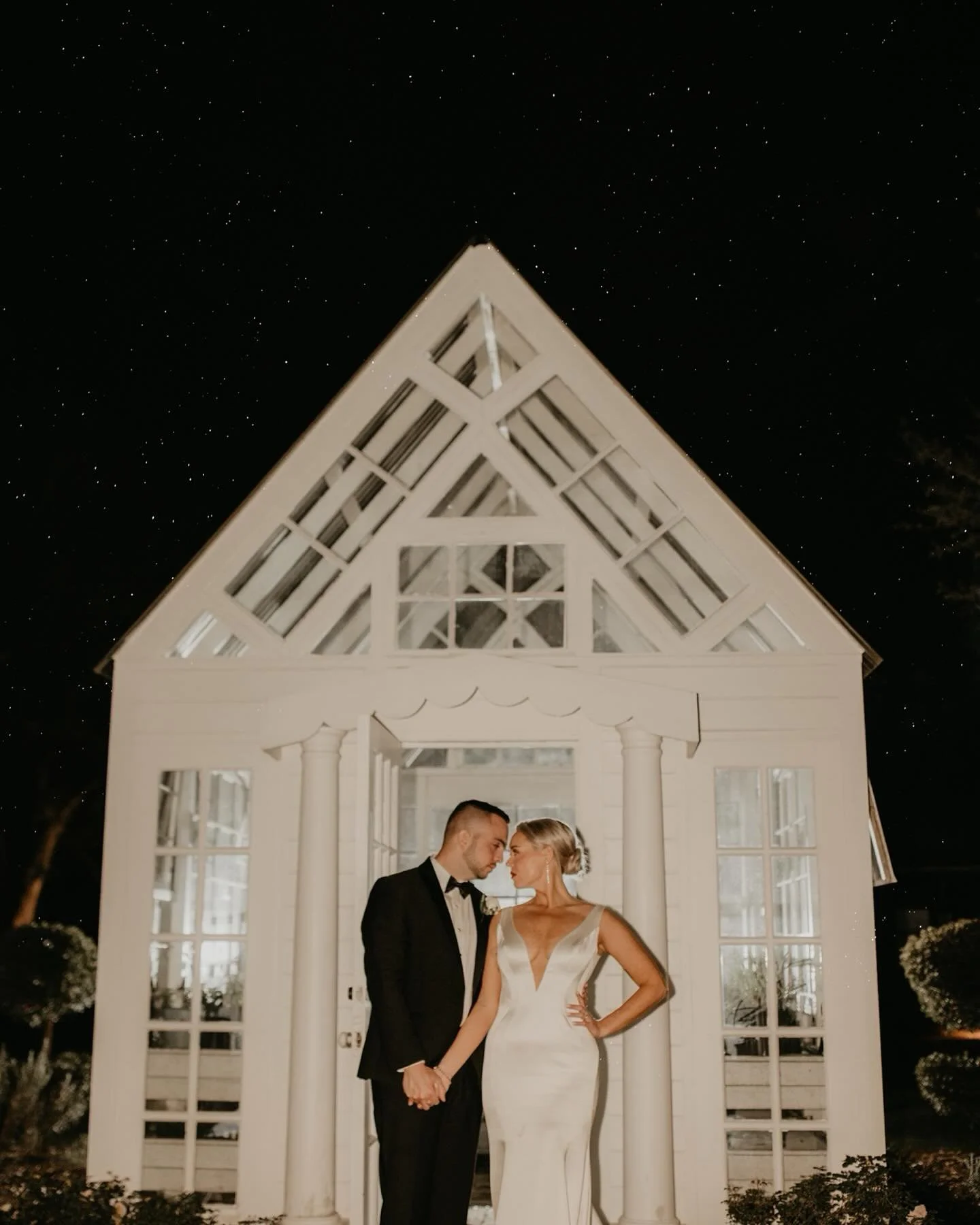 When I say trust me these night portraits are going to be amazing...believe me! 😍

#madimages #wedding #tampaweddingphotographer #floridaweddingphotographer #orlandoweddingphotographer #weddingidea #weddinginspo #weddingday #love #crosscreekranch  #