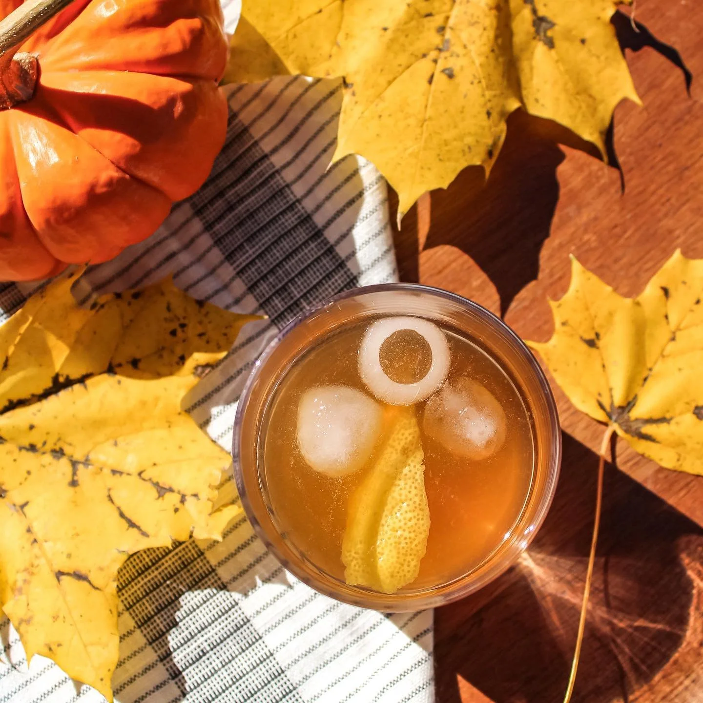 I&rsquo;m the worst at keeping this feed updated. But we&rsquo;ve been ✨busy✨ this fall.

Chef&rsquo;s kiss for this perfectly autumnal cocktail from @mtdefiance the Old Fashioned Tea Time made with their bourbon, earl gray vanilla syrup &amp; lavend