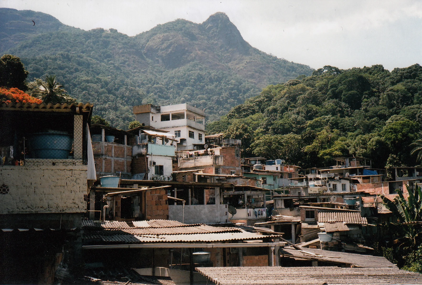 rio favela.jpg
