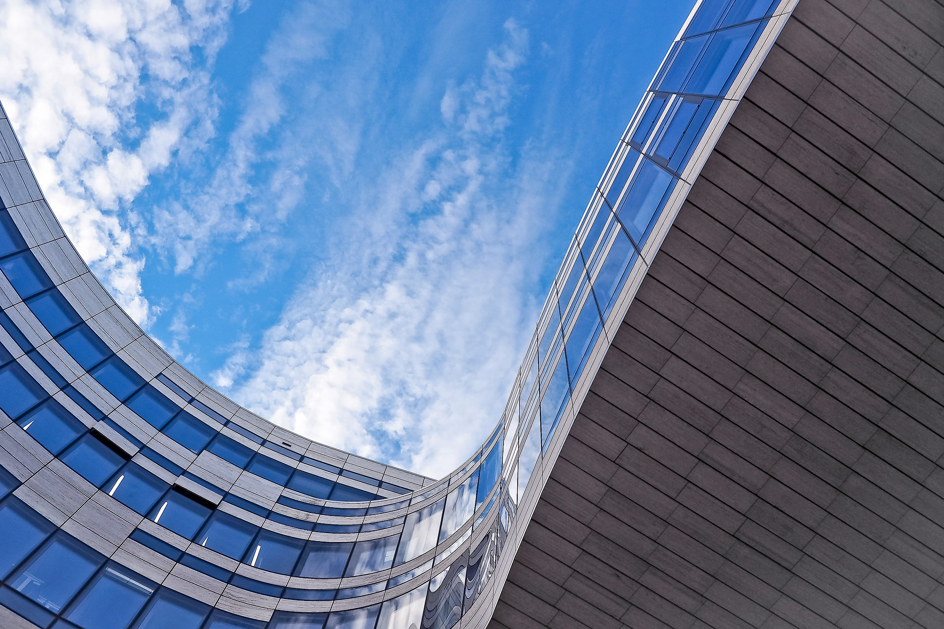architecture-2083692_1920.jpg