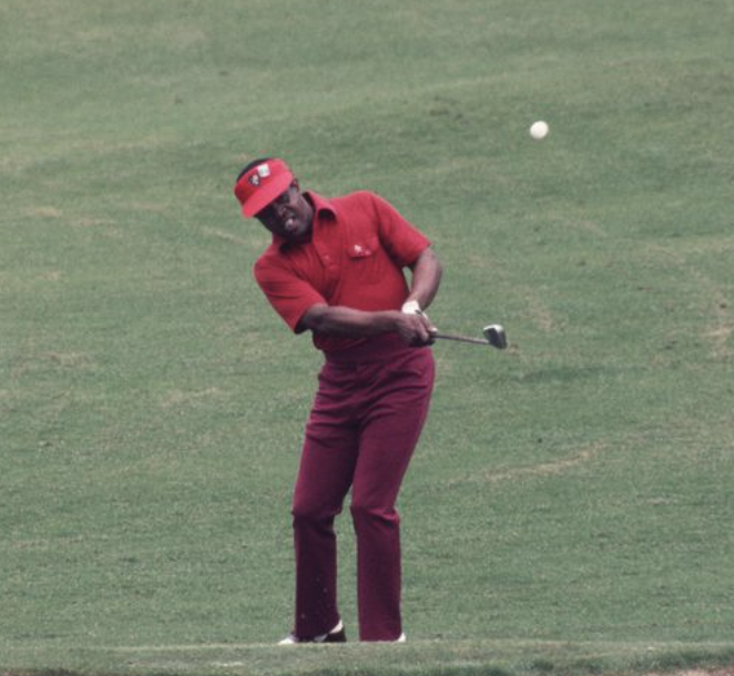 Elder chipping at the 1975 Masters
