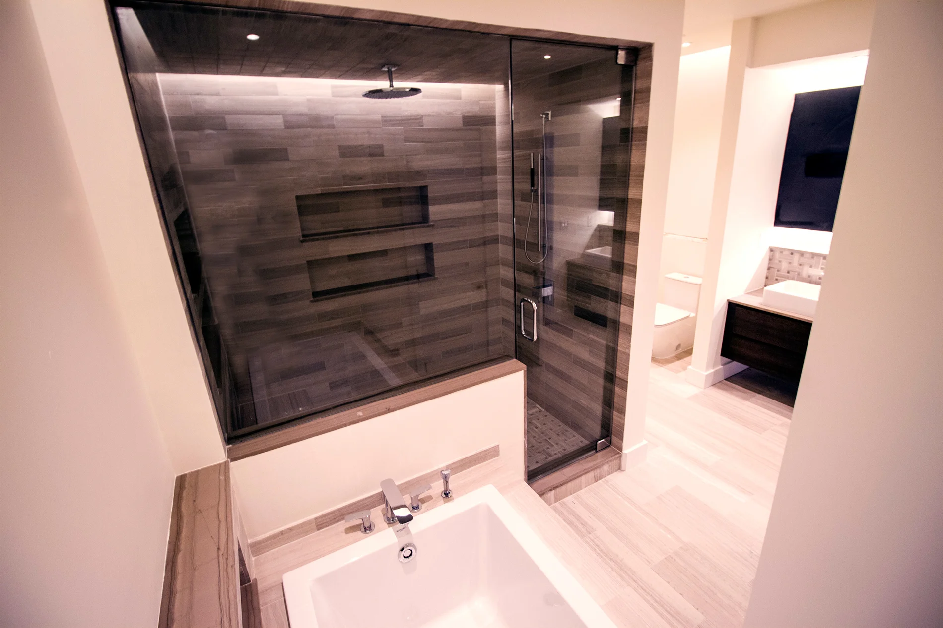 725 Chestnut Street | Typical Master Bath
