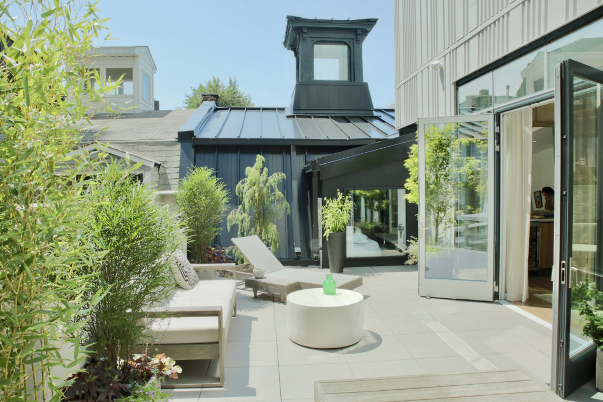 2110 WALNUT - 202