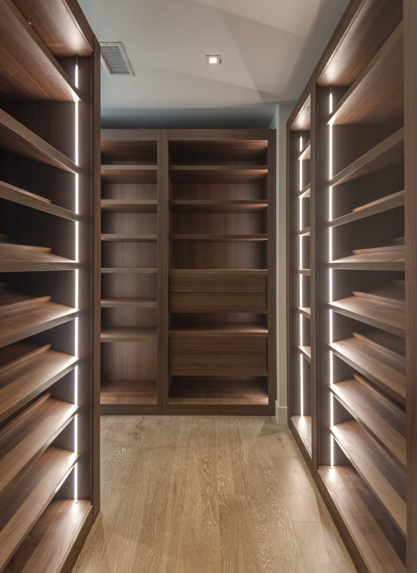 2110 WALNUT - 601