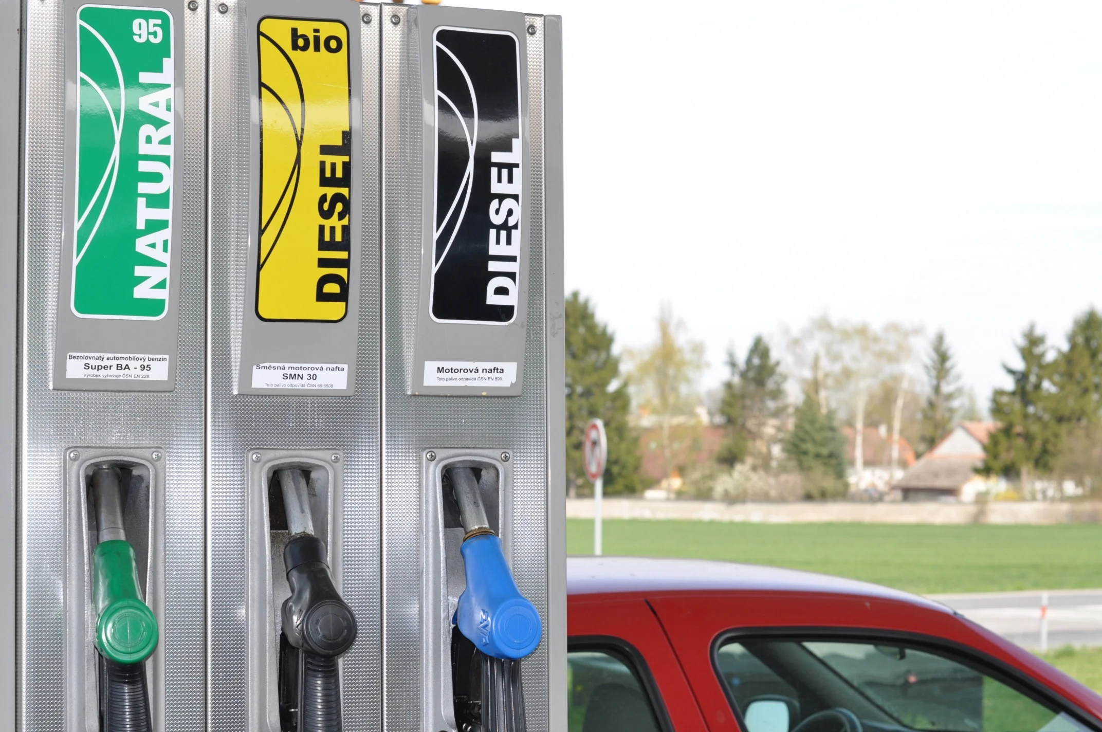 fuel-727165.jpg