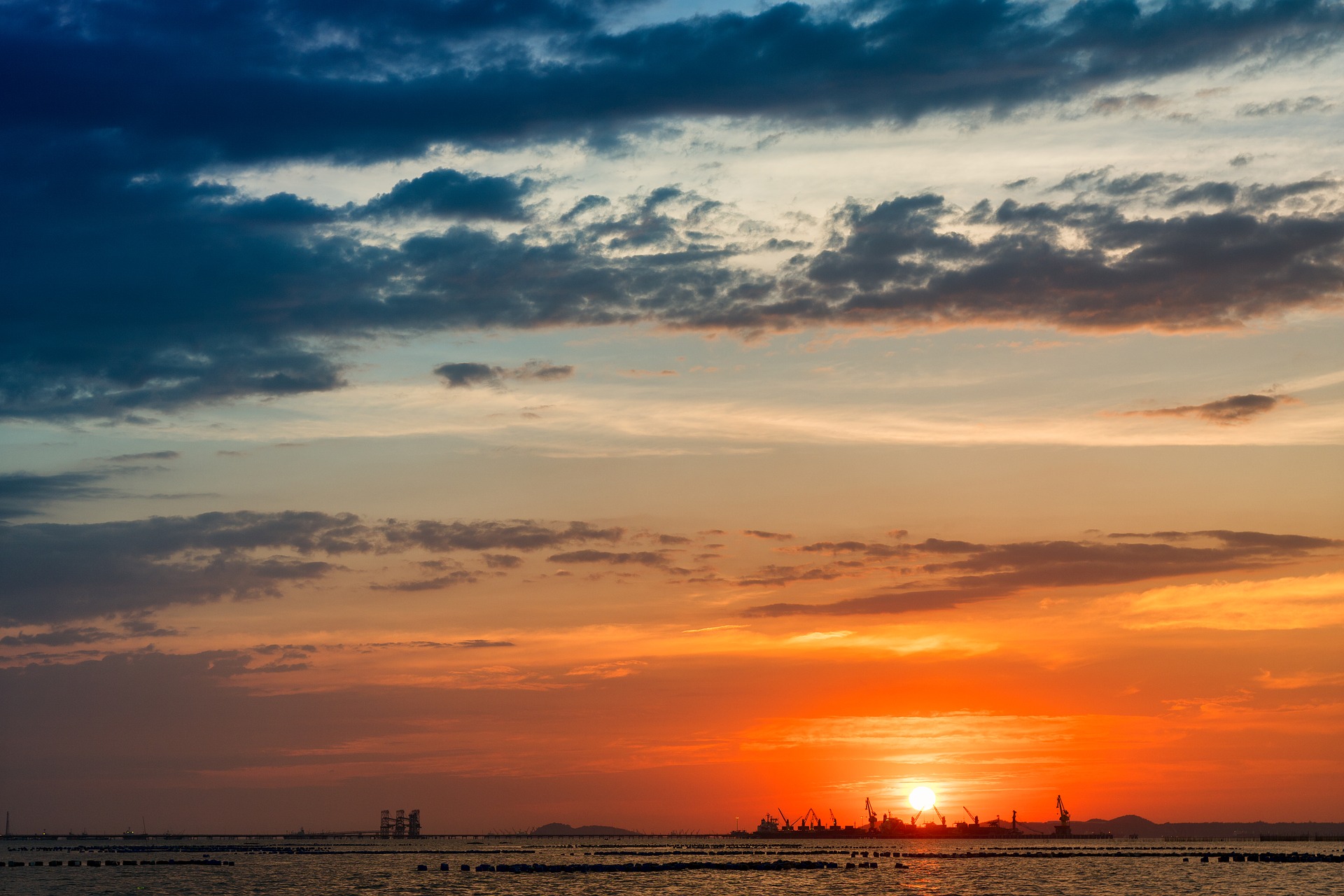 sunset-2085086_1920.jpg