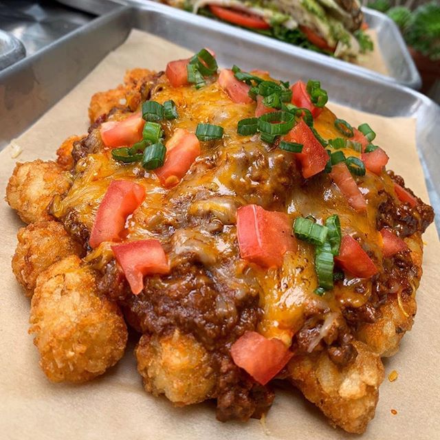 It&rsquo;s Tater Tot Thursday!! Is that a thing? If not it sure is now 😎 One taste and you&rsquo;ll be back for more! Thanks for the mouthwatering 📸 @firstdateguide!!
.
.
.
.
.
#thursday #tatertots #swichbistro #morningmotivation #oceats #eeeeeats 