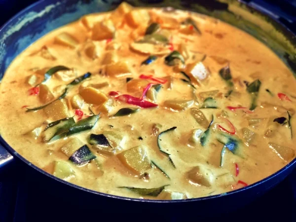 Ale Hodhi (potatoes in coconut gravy)This goes really well with string hoppers, and is a favourite with children.