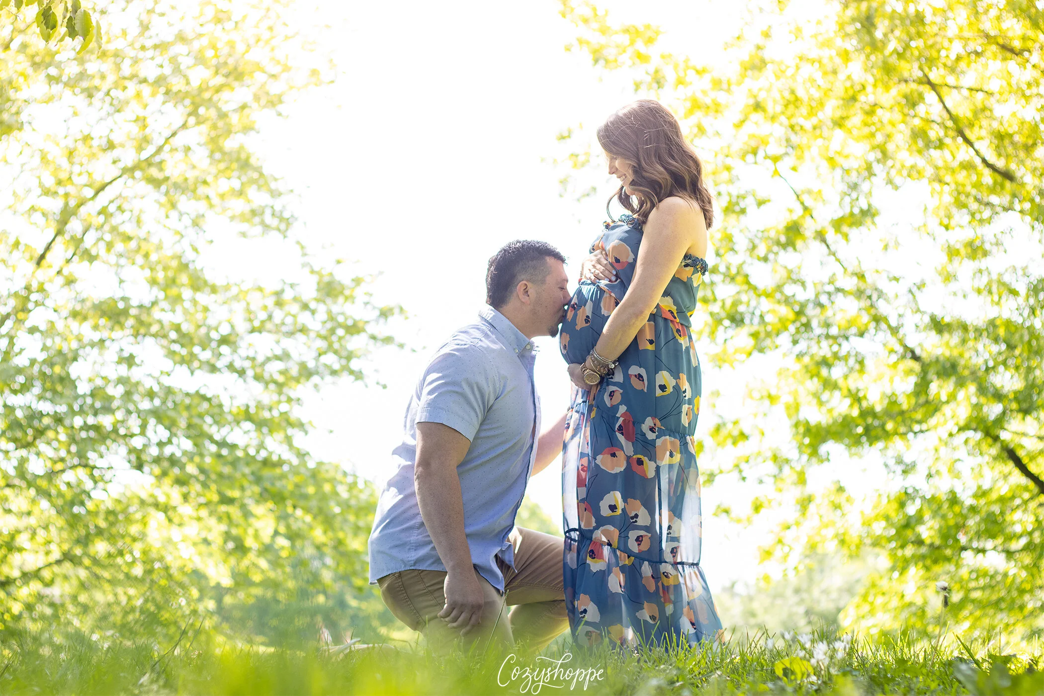 Tyler kisses Katie’s baby bump.