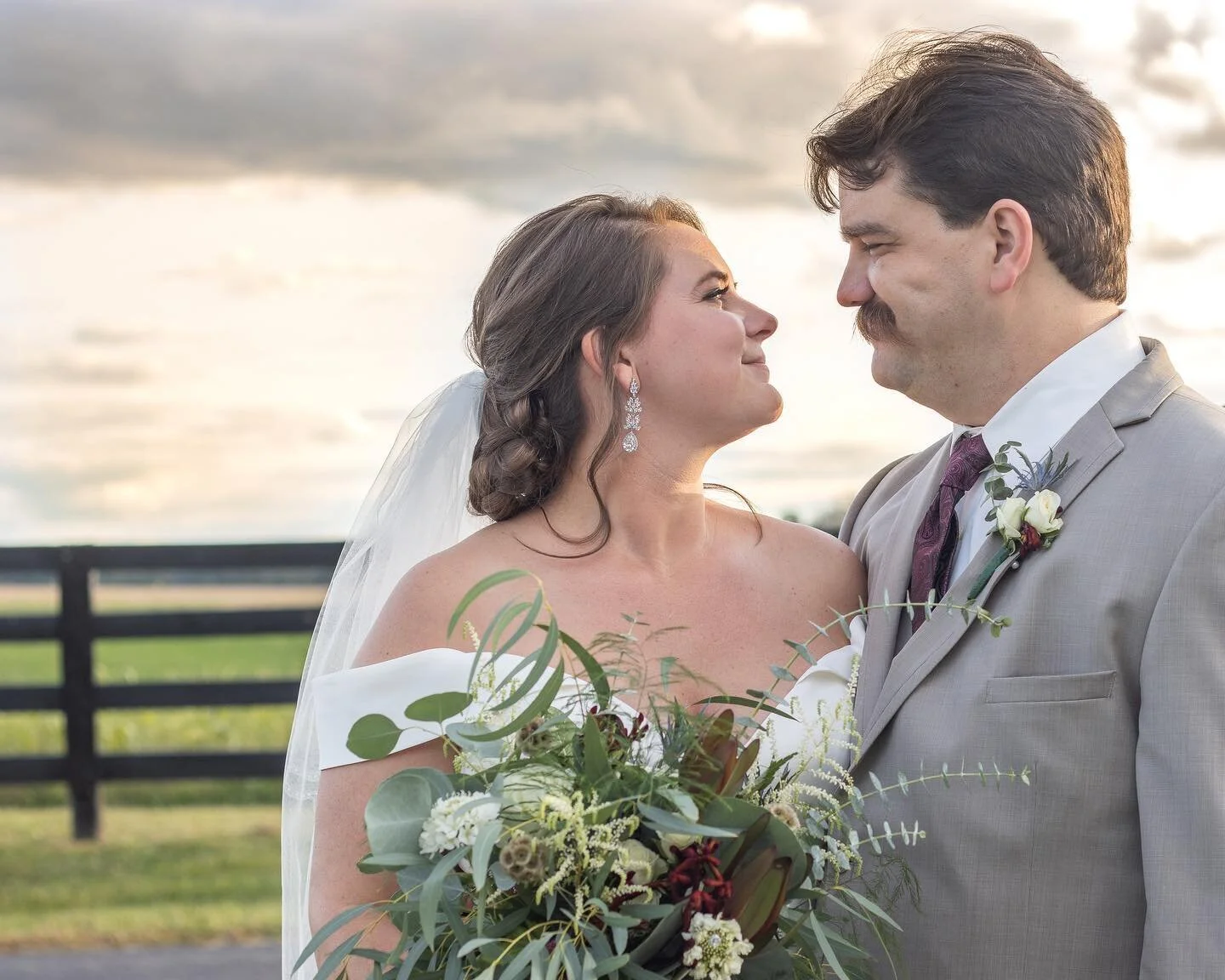 We partnered with www.lexgetmarried.com to offer you 10% off! #bookusforyourwedding #lexingtonky #lexingtonweddingphotographer #kentuckyweddingphotographer #kyweddingphotographer #kywedding