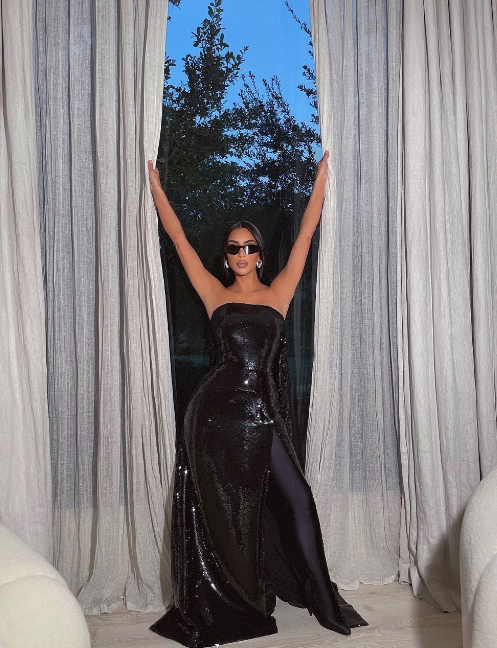 Kim Kardashian Wears Sparkle Black 