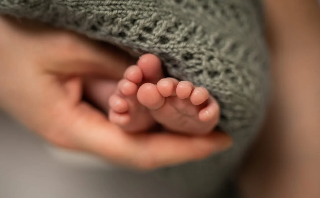 S&aring; liten, men s&aring; ufattelig dyrebar 💚✨

#nyf&oslash;dtfotografering #familiefotograf #naturlig #&oslash;yeblikk #skatt