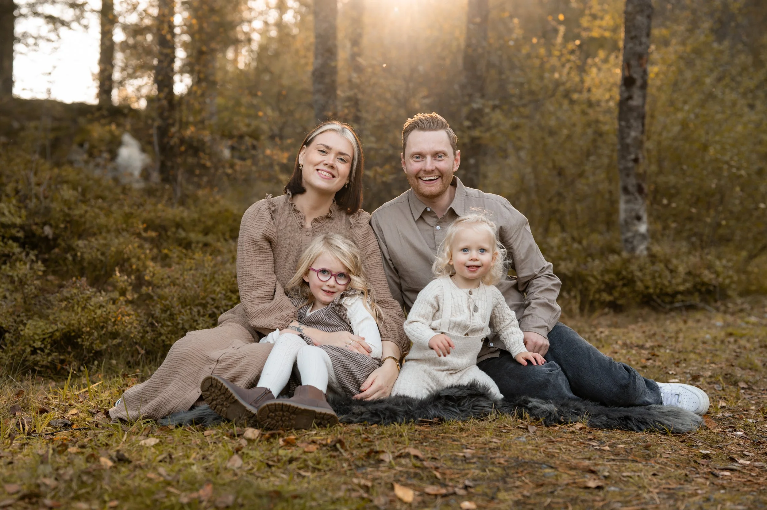 Hvordan velge antrekk til en familiefotografering?