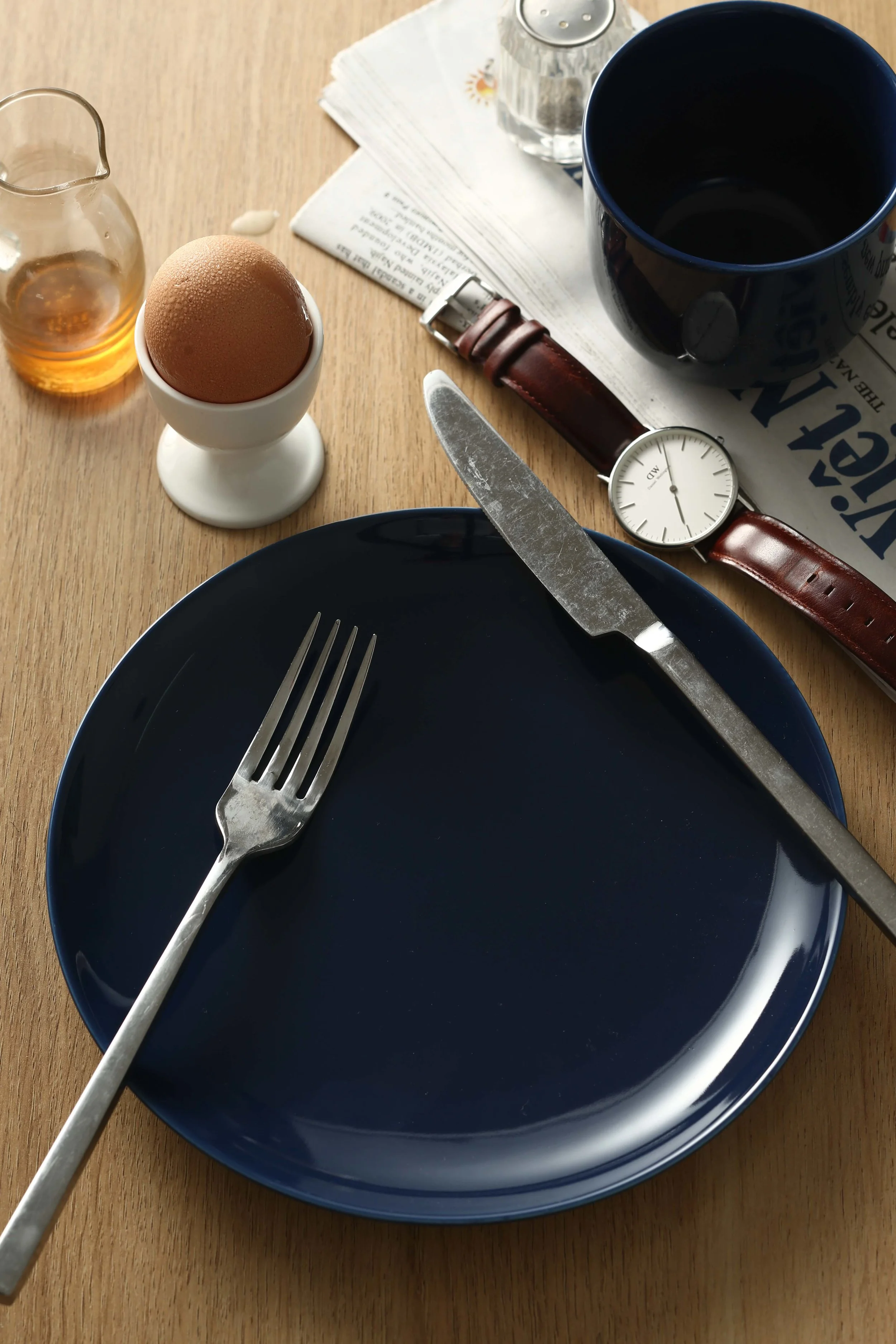 1. Tôi setup layout tạm thời như hình trong lúc đợi food stylist chuẩn bị trứng ốp!