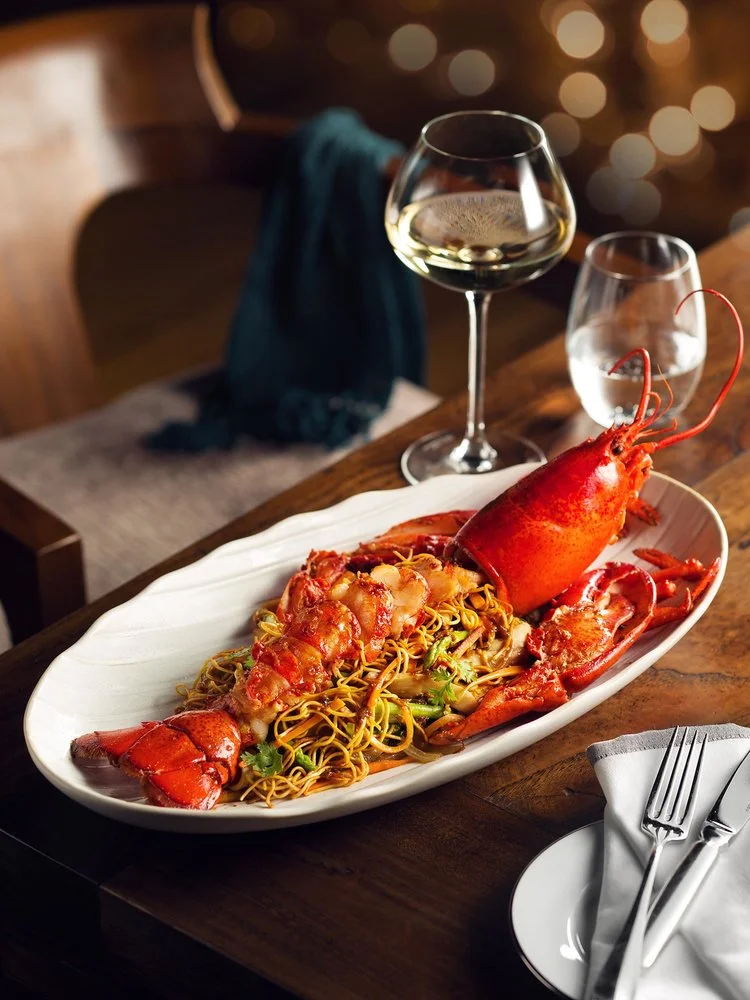 Tôm hùm xào mỳ Park Hyatt Saigon.